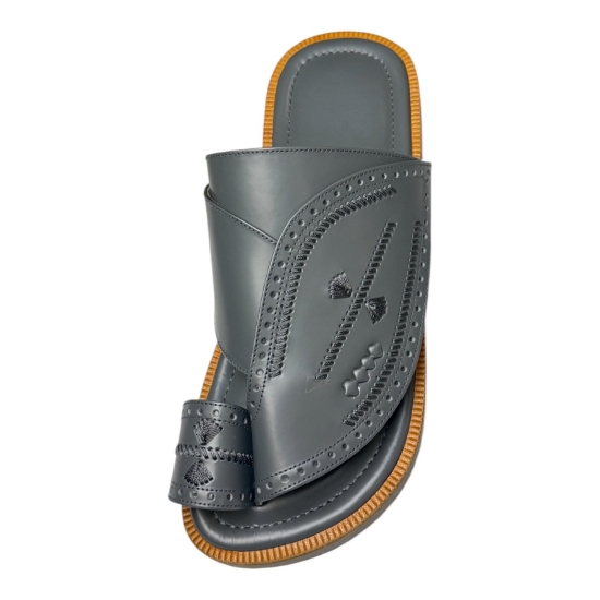 Picture of Saudi embroidered genuine leather shoe