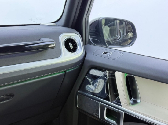 Picture of MERCEDES G500