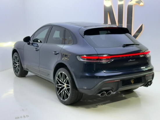 Picture of PORSCHE MACAN