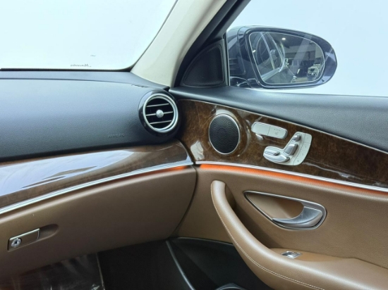 Picture of MERCEDES E200