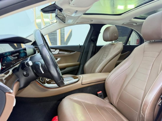 Picture of MERCEDES E200