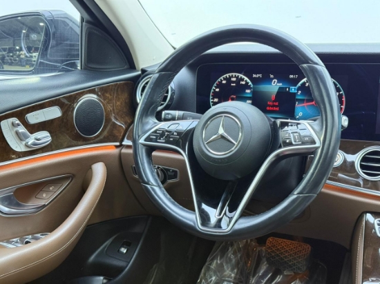 Picture of MERCEDES E200