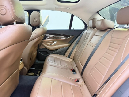 Picture of MERCEDES E200