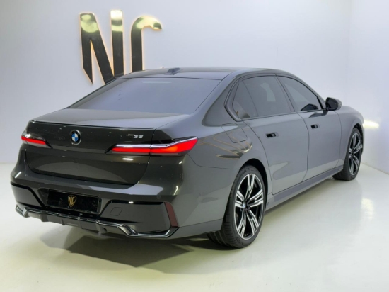 Picture of BMW 735