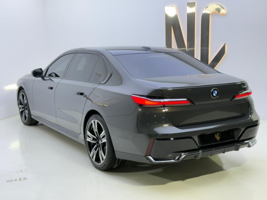 Picture of BMW 735