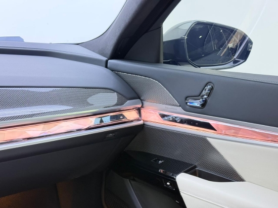 Picture of BMW 735