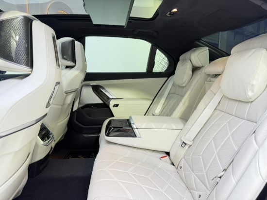 Picture of BMW 735
