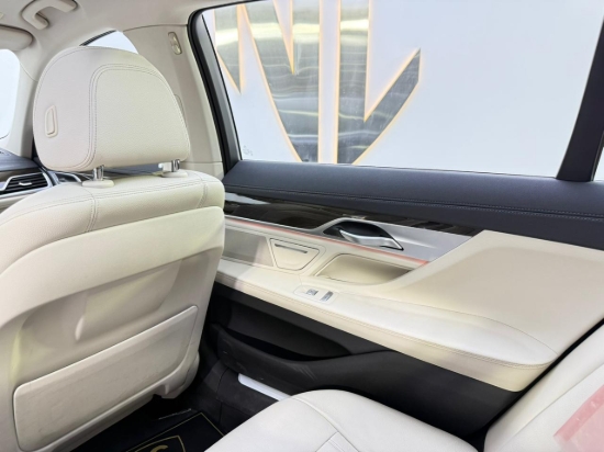 Picture of BMW 730LI
