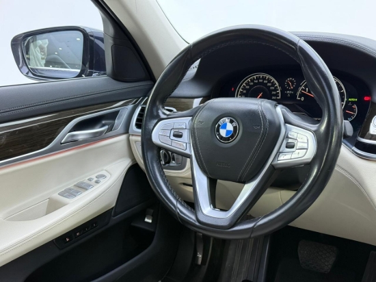 Picture of BMW 730LI