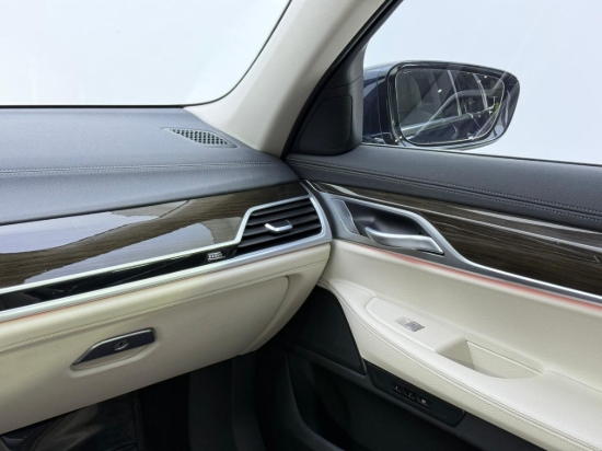 Picture of BMW 730LI