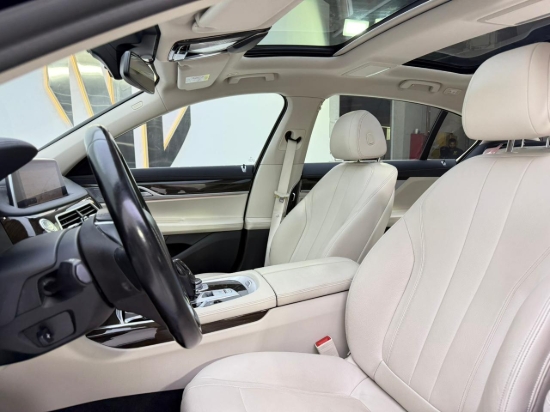Picture of BMW 730LI