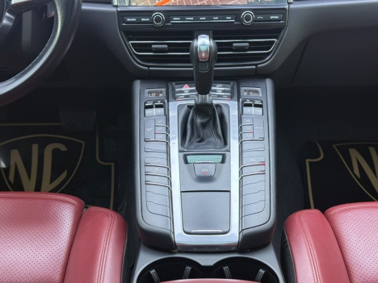 Picture of PORSCHE  MACAN