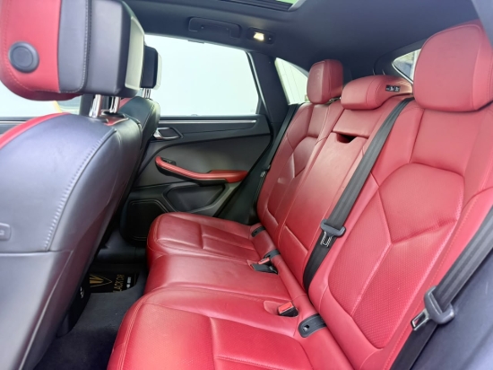 Picture of PORSCHE  MACAN
