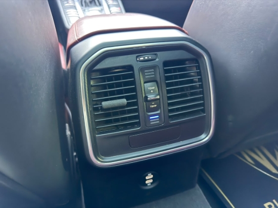 Picture of PORSCHE  MACAN