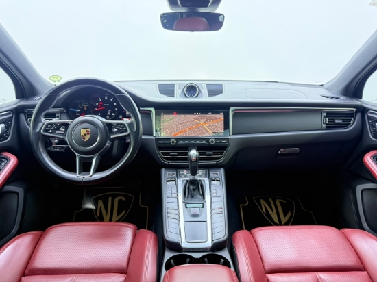 Picture of PORSCHE  MACAN