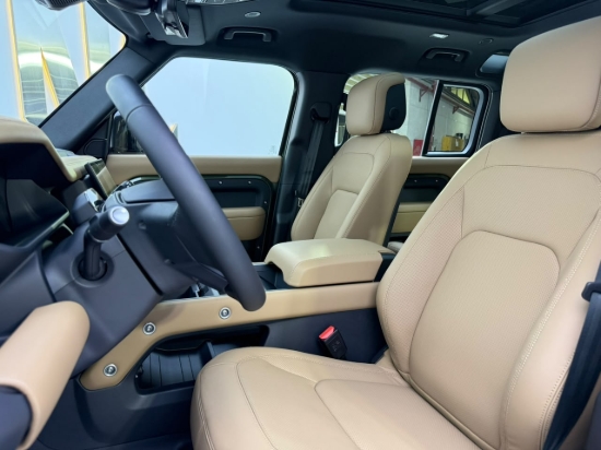 Picture of DEFENDER SE P300 X-Dynamic