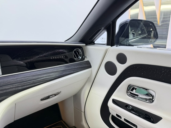 Picture of ROLLS ROYCE SPECTRE