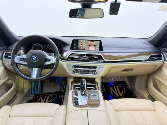 Picture of BMW 730