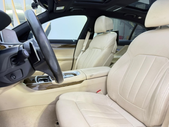 Picture of BMW 730