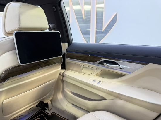 Picture of BMW 730