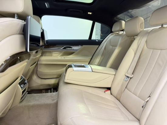Picture of BMW 730