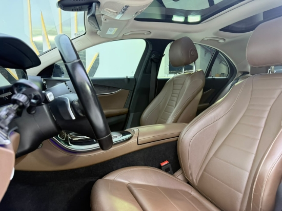 Picture of MERCEDES E200