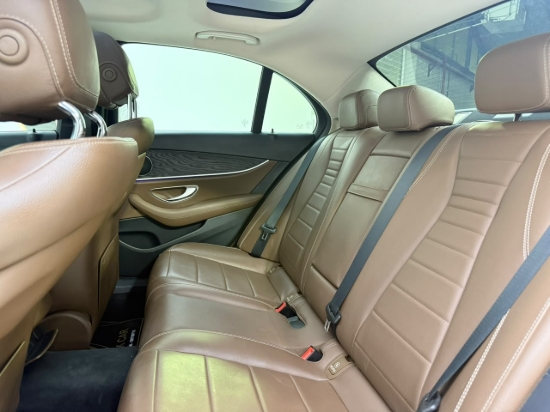 Picture of MERCEDES E200