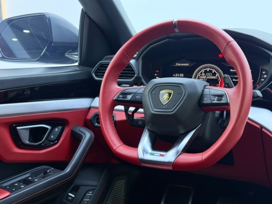 Picture of LAMBORGHINI URUS