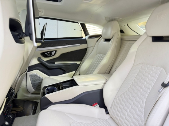 Picture of LAMBORGHINI URUS