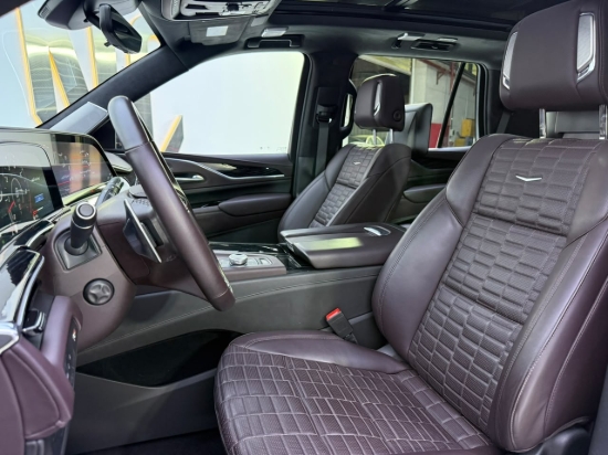 Picture of CADILLAC ESCALADE V
