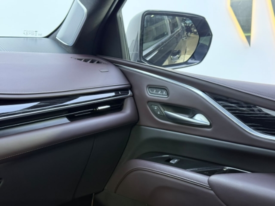 Picture of CADILLAC ESCALADE V