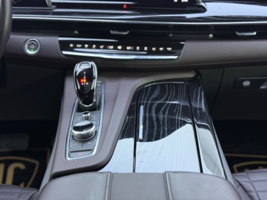 Picture of CADILLAC ESCALADE V