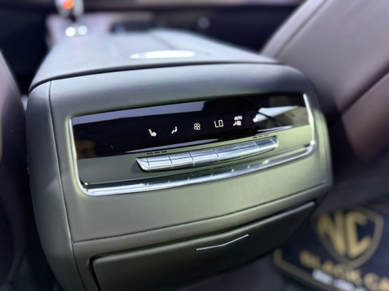Picture of CADILLAC ESCALADE V